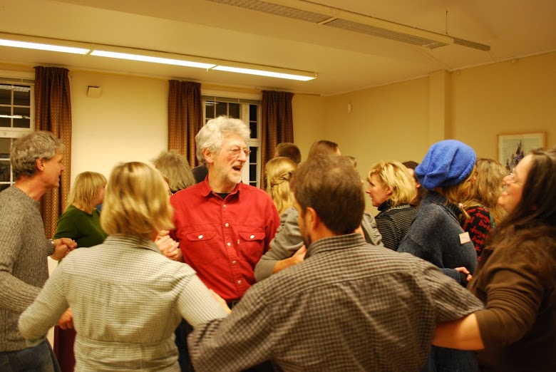 Chris Foster surrounded by singing ballad dancers in Norway 2010